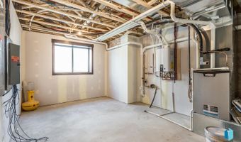 2816 E Sunflower Cir, Brandon, SD 57005
