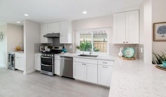 7013 Ivy St, Carlsbad, CA 92011