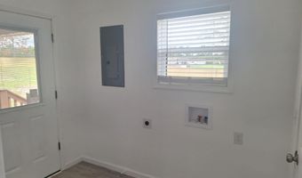 33 Elmwood Ln, Baxley, GA 31513