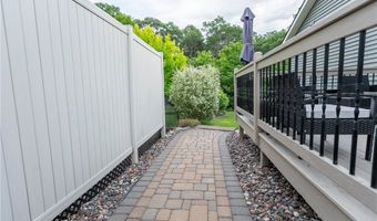 759 Club View Ln, Altoona, WI 54720