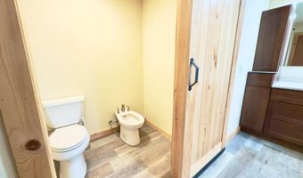 300 Round Up Ln, Bakersfield, MO 65609