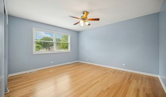 2425 N Drury Ln, Arlington Heights, IL 60004
