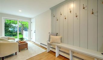 1 Cheshire Dr, Barrington, RI 02806