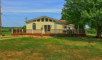 706 Hall Rd, Clay, PA 16001