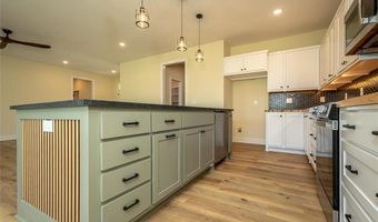 1018 Bluestem Cir, Baldwin City, KS 66006