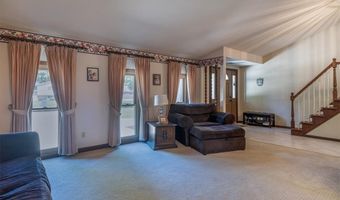 709 Oakhurst Dr, Amherst, OH 44001