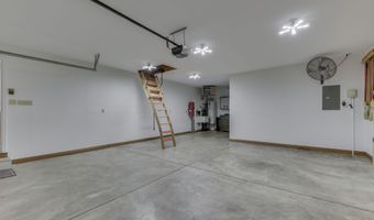 8896 Classic View Dr, Indianapolis, IN 46217