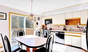 9 S Amundsen Ln, Airmont, NY 10901