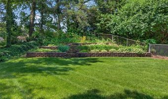 6 Helmsdale Ct, Ballwin, MO 63011
