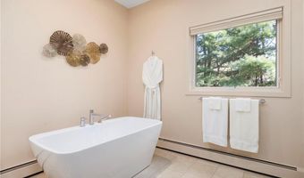 29 Dennell Dr, Lincoln, RI 02865