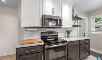 113 S 5th Ave, Brandon, SD 57005