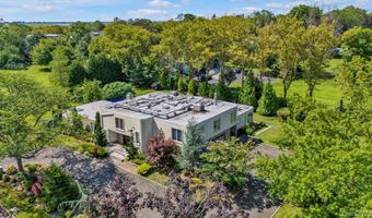 10 Macy Dr, Hewlett Bay Park, NY 11557