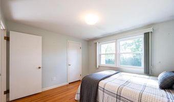 122 Belvedere Dr, Cranston, RI 02920