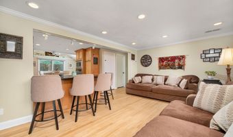 16 Raymond Pl, Cromwell, CT 06416
