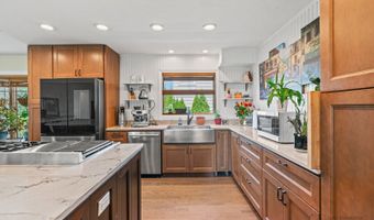 330 N Country Club Dr, Addison, IL 60101