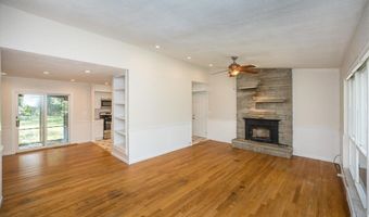 119 Smith Dr, Ballwin, MO 63011