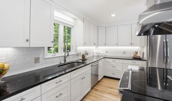16 Storybrook Ln, Amherst, NH 03031