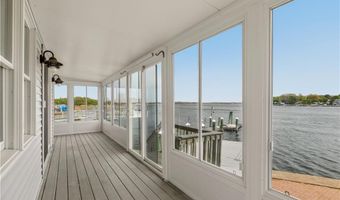 507 County Rd, Barrington, RI 02806