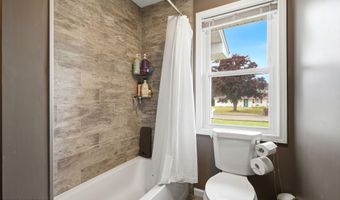 32 Edison St, Bayville, NJ 08721