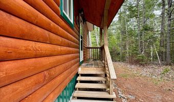 8 Breezy Knoll Ln, Baileyville, ME 04694