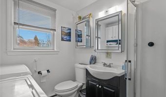 97 Eustis Ave 2, Newport, RI 02840