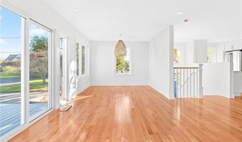 91 Houston Ave, Newport, RI 02840