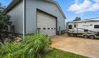 5709 Oak Crest Hill Rd SE, Riverside, IA 52327