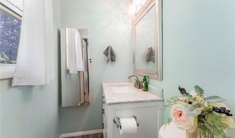 300 Chatham Dr, Aurora, OH 44202