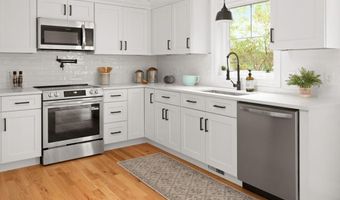 129 Wollaston St, Cranston, RI 02910