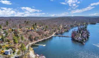 1046 Lakeside Dr E, Alloway, NJ 07422
