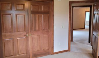 204 Steeplechase Dr, Auburn, IN 46706