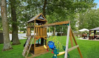 64 Woodland Rd, Bayville, NJ 08721