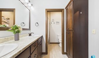 713 N Garnet Cir, Brandon, SD 57005