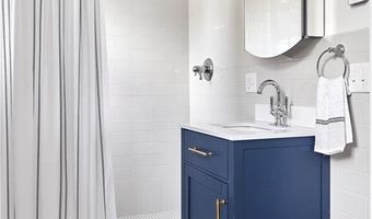 44 State St 2, Bristol, RI 02809