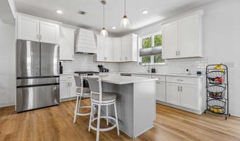 1 Melinda Ct, Bayville, NJ 08721