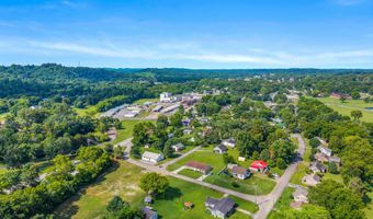 1027 Moore St, Athens, TN 37303