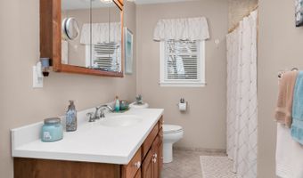 749 Park Ave, Belford, NJ 07718