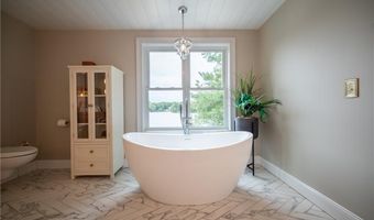 136 Aldrich Rd, Glocester, RI 02857
