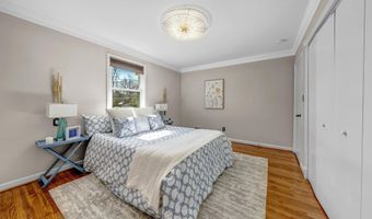 8706 BRAEBURN Dr, Annandale, VA 22003