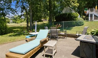 10 Kerins Ter, Newport, RI 02840