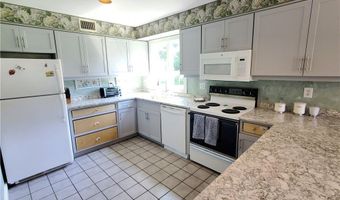 15 Hammersmith Rd 33, Newport, RI 02840
