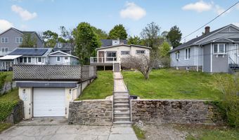207 Hillcrest Rd, Bridgeport, CT 06606