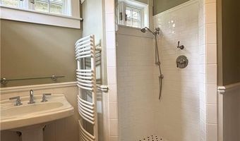 41 Walcott Ave, Jamestown, RI 02835