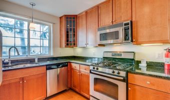 4061 FOUR MILE RUN Dr 202, Arlington, VA 22204