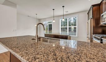 10 Putnam Ln 10, Danbury, CT 06810