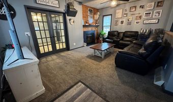 807 6th St, Aurora, NE 68818