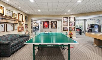 520 Bristol Dr, Aurora, OH 44202