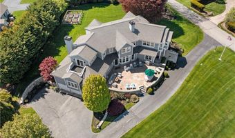 75 N Cliff Dr, Narragansett, RI 02882