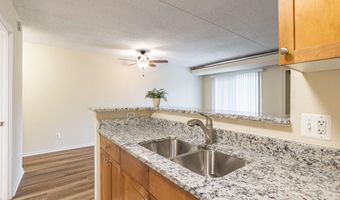 75 S REYNOLDS St 318, Alexandria, VA 22304