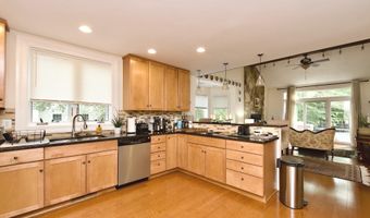 8312 UPPER SPRING Ln, Annandale, VA 22003